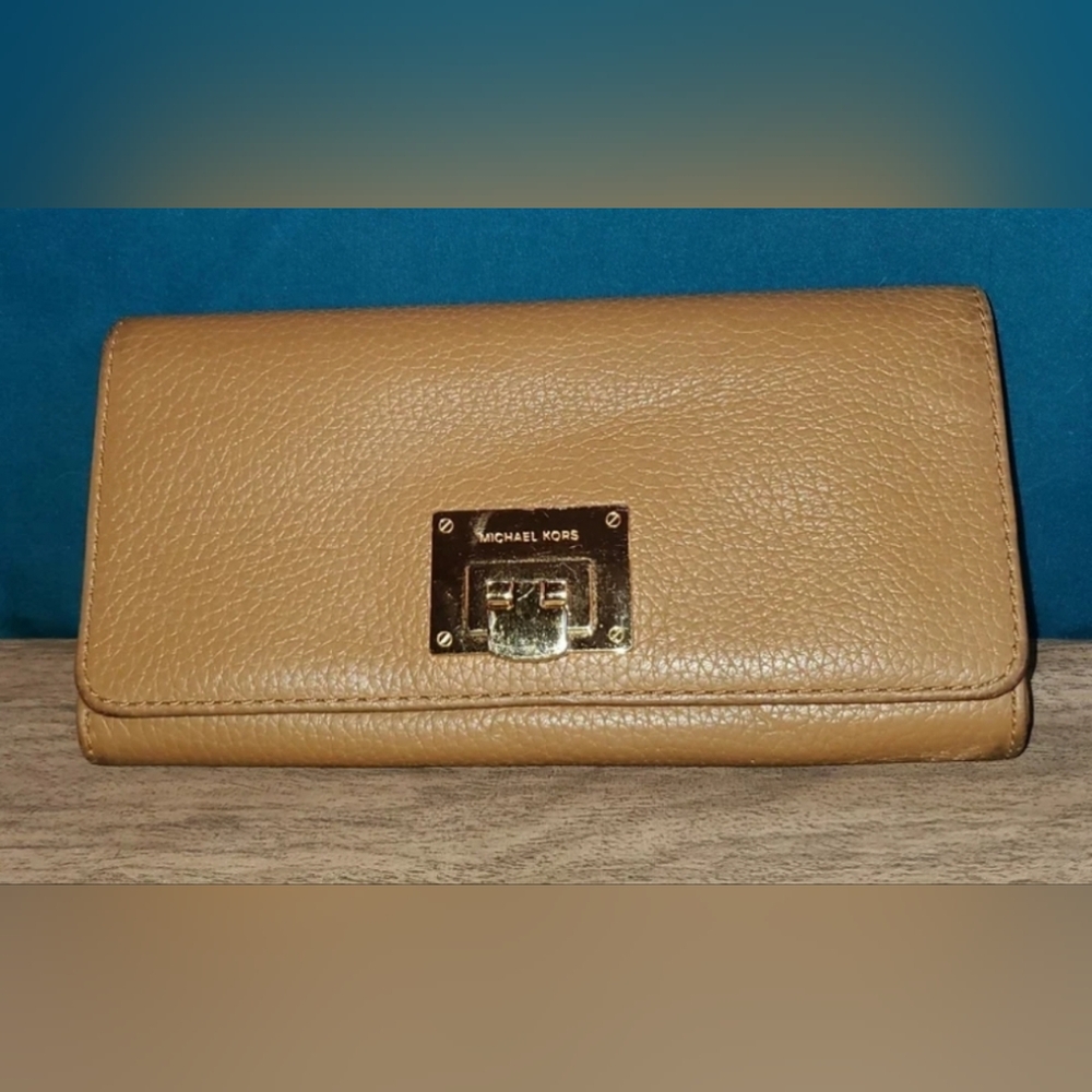 Michael Kors Astrid Bifold Carryall